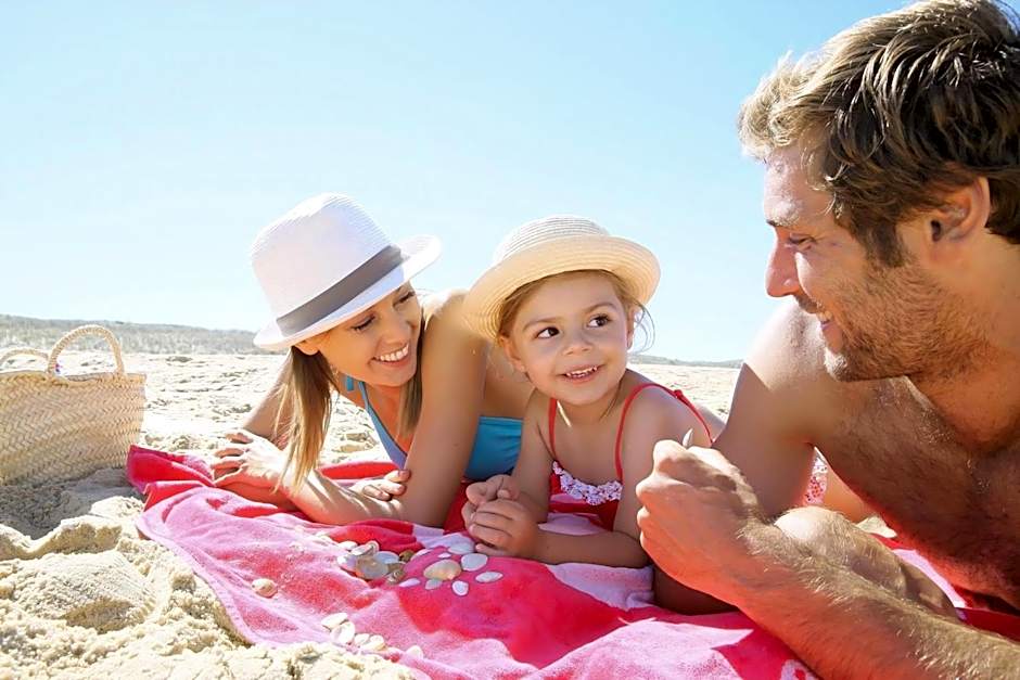 Stunning Lodge With Decking At Oaklands Holiday Park In Essex Ref 39017Rw