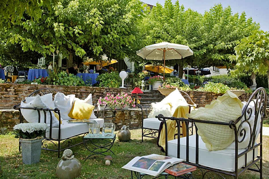 Logis Hôtel Hostellerie Saint-Jacques