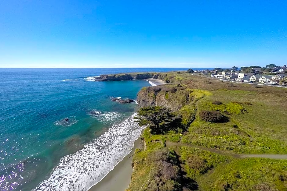 The Mendocino Hotel and Garden Suites