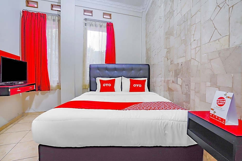 OYO Life 90035 Merci Club