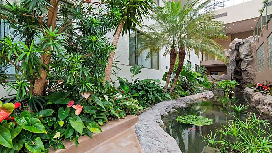 Best Western Plus Lamplighter Inn & Conference Centre