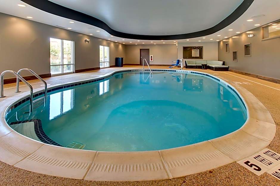 Holiday Inn Express & Suites Cheektowaga North East By IHG