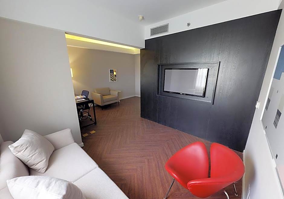 Estanplaza Funchal Faria Lima