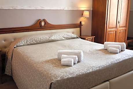 Superior Triple Room with City View