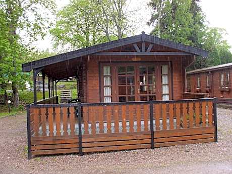 Cabin-Standard-Private Bathroom-Park View-Lurchers Cabin