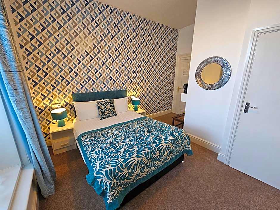 Rivelyn Hotel Bar & Restaurant