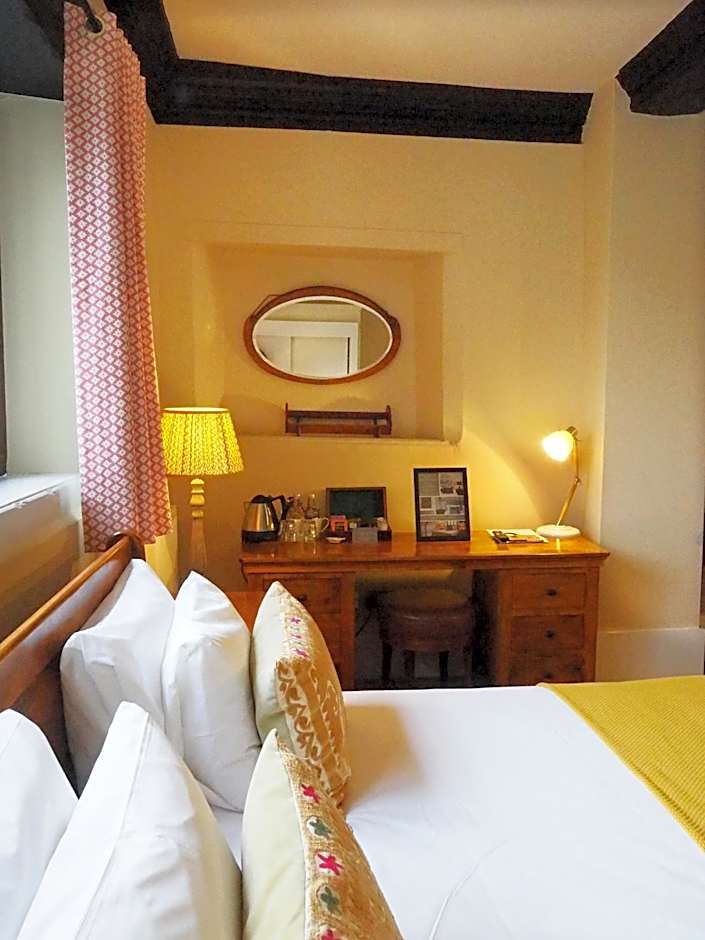 Bear and Ragged Staff