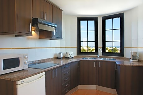 Two-Bedroom Apartment (4 Adults)