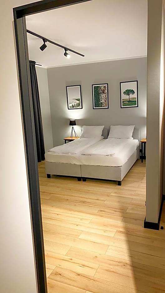 Zajazd Valentino / Listopadowa 55