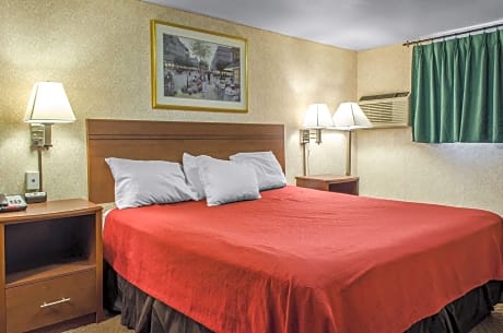 1 King Bed Nonsmoking