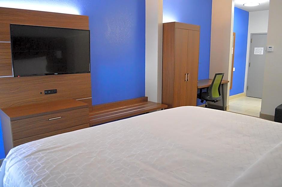 Holiday Inn Express & Suites Batesville By IHG