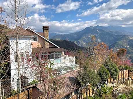Aurora Villa