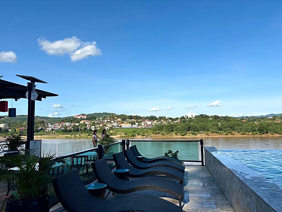 Chiangkhong Teak Garden Riverfront Hotel