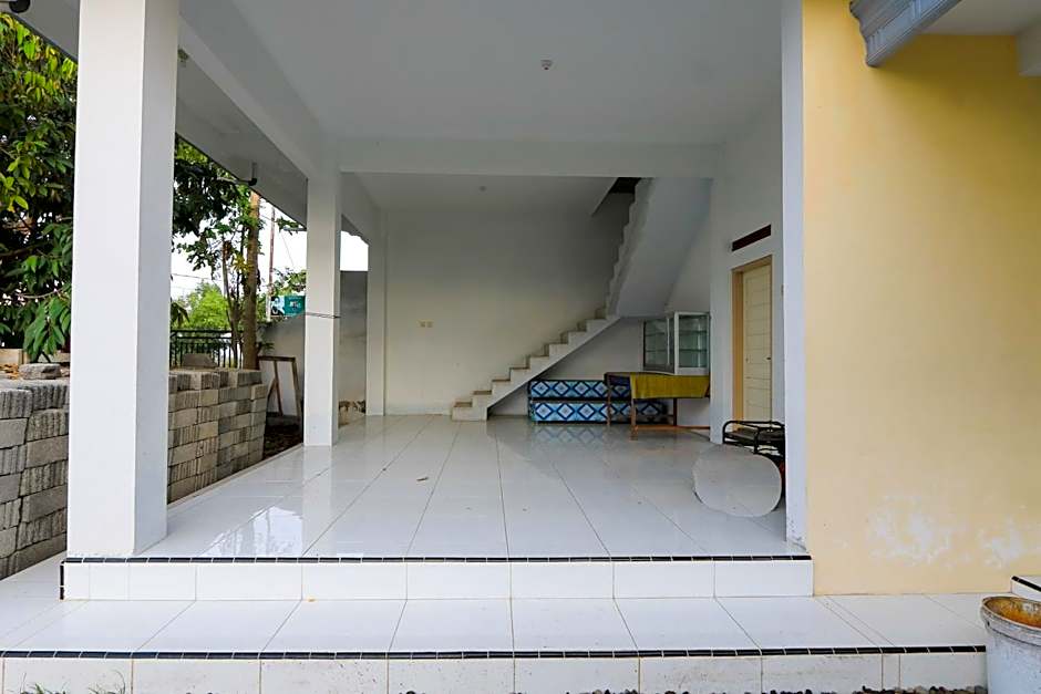 OYO 2371 Islami Family Residence