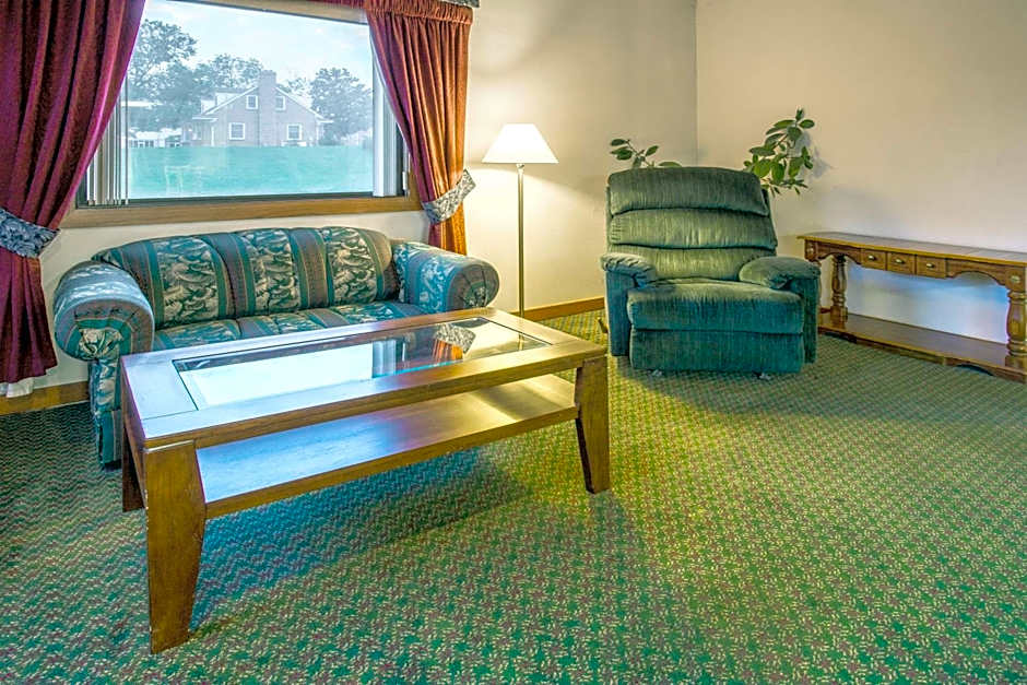 Super 8 by Wyndham Hartford WI