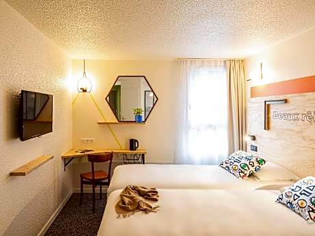 Pop Room with 2 Single Beds