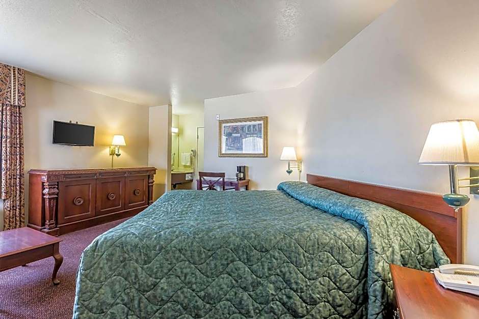 Rodeway Inn Magic Mountain Area