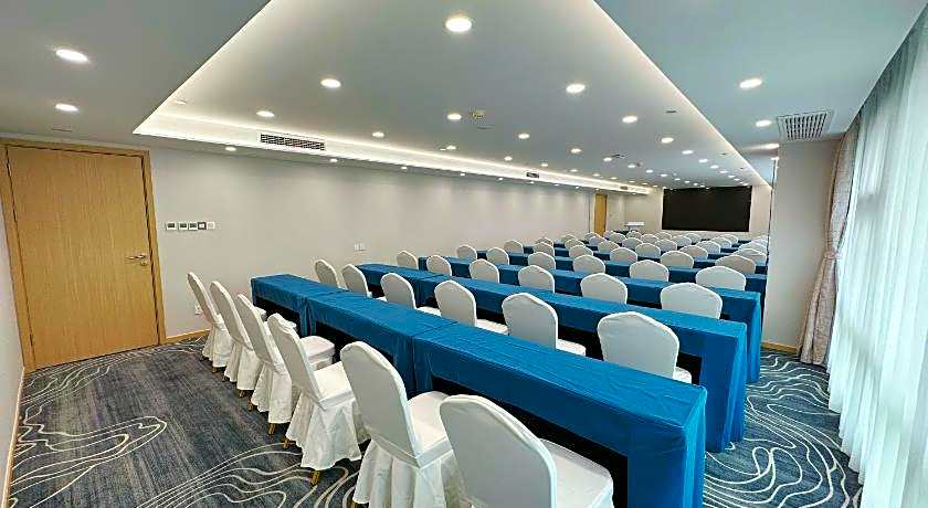 Holiday Inn Express Qingdao City Center By IHG