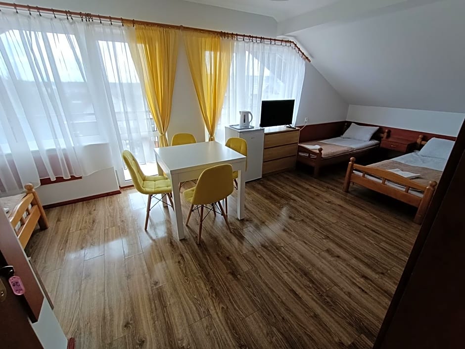 Pokoje Gościnne u MARCINA- sala zabaw, basen, melex, rowery, grill, mini dmuchaniec