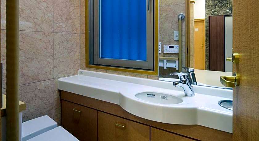 Toyoko Inn Yokohama Tsurumi-Eki Higashi-Guchi