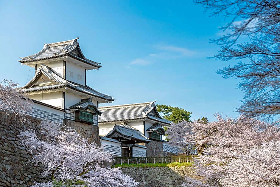 Guesthouse Nishikanazawa Smile and Smile