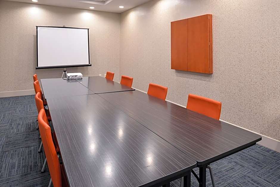 Holiday Inn Express & Suites Pueblo By IHG