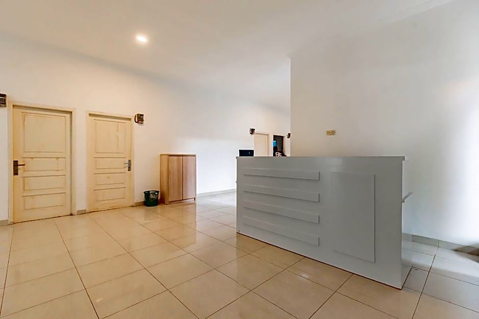 Urbanview Hotel Sabar Residence CSB Mall