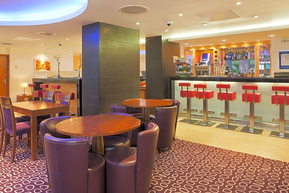 Holiday Inn Express Swiss Cottage – London, 07