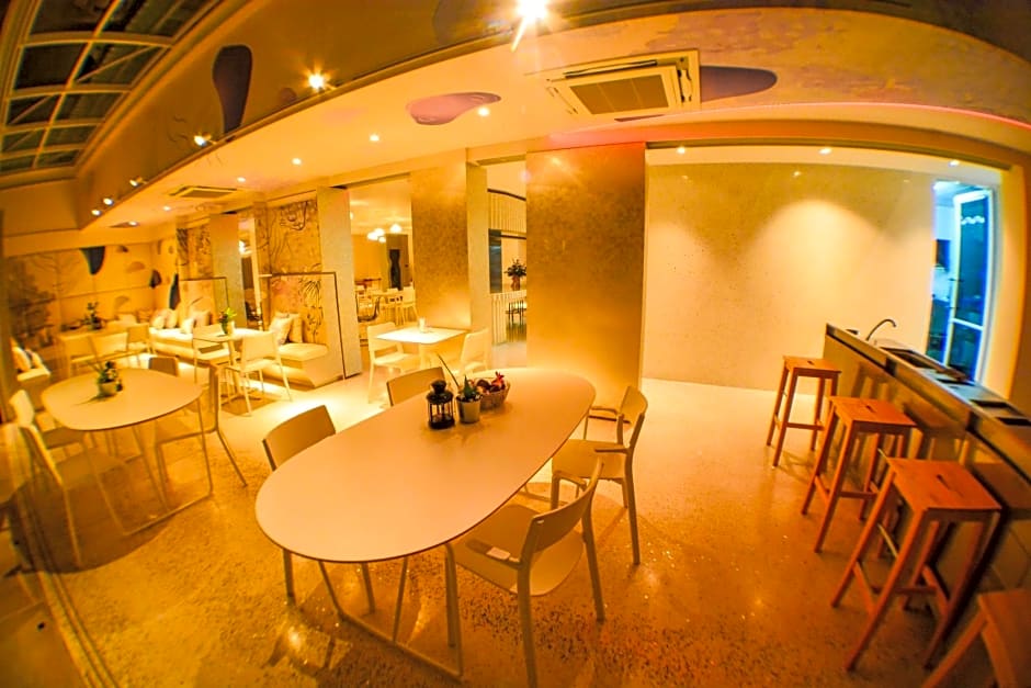 Comet Hotel Surat Thani