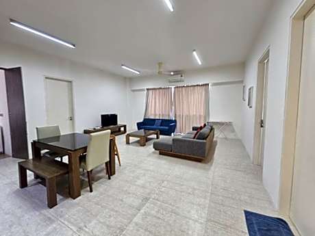 By The Sea Partial Seaview n Mountain View 383