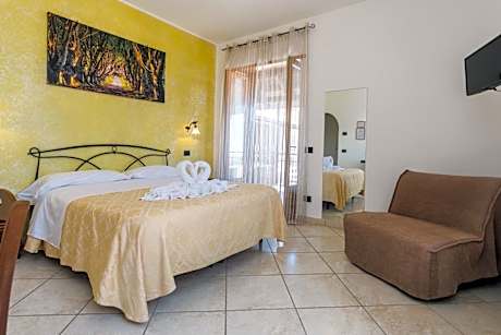 Deluxe Double or Twin Room with Sea View