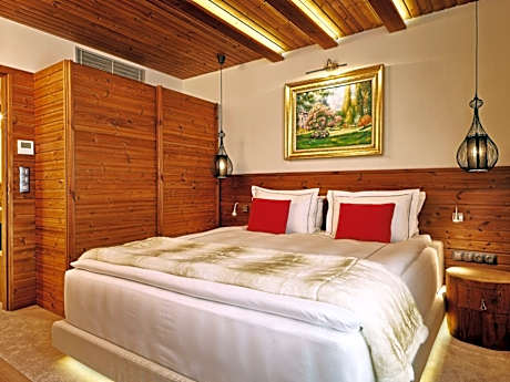 Presidential One-Bedroom Apartment (2 Adults + 2 Children)