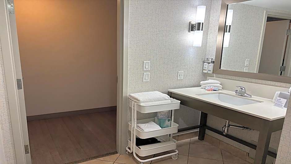 Holiday Inn Express Vancouver-Metrotown (Burnaby) By IHG