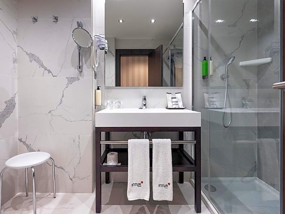 Intur Palacio San Martin