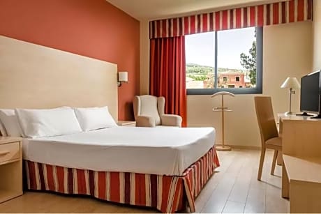 DOUBLE ROOM (1 ADULT + 1 CHILD)