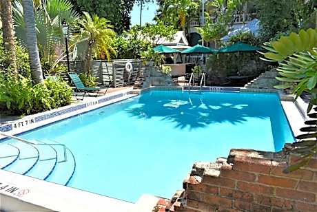 Simonton Court Historic Inn & Cottages