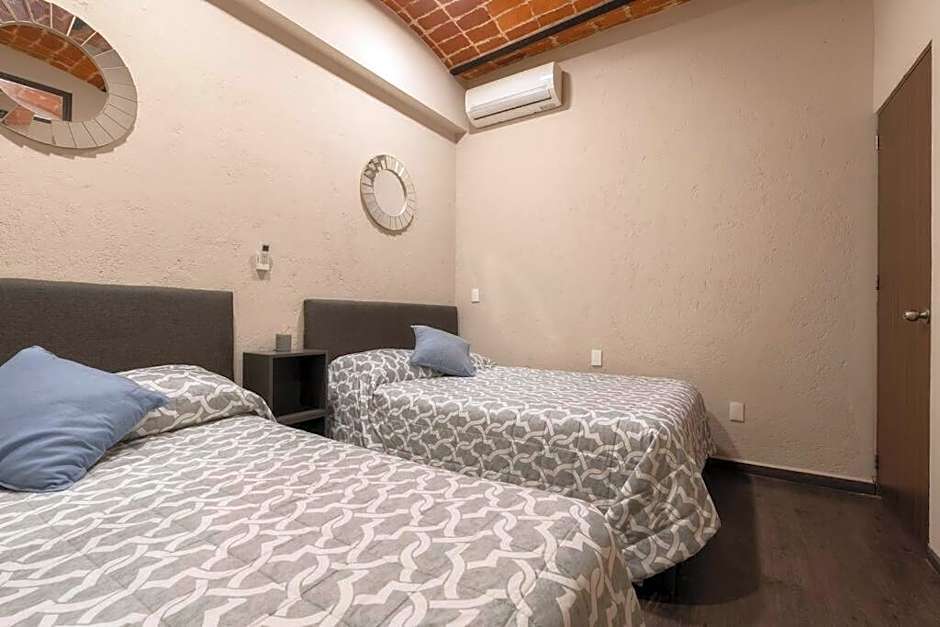 205 Zocalo Cathedral 2bdrmB 2Bath fits 10 AC Apt
