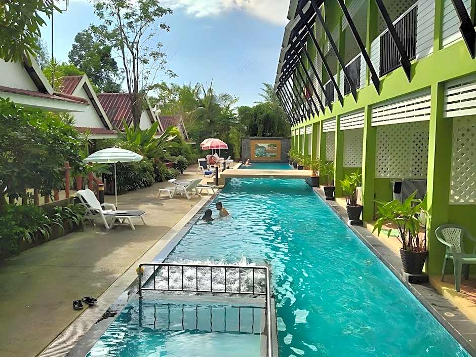 Khaolak C-nior Bungalows