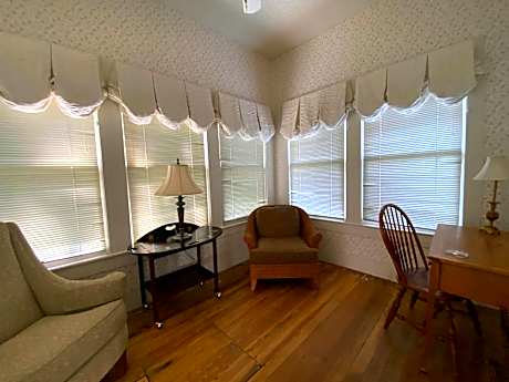 Suite with Garden View