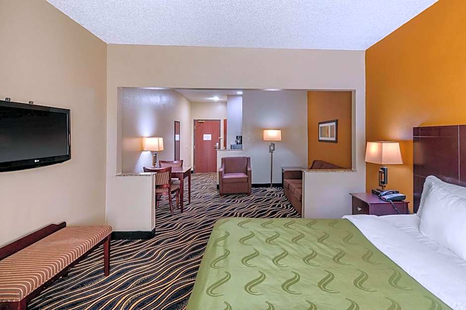 Quality Suites Addison-Dallas