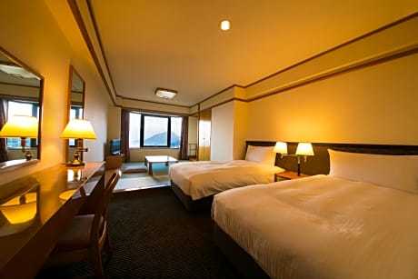 Standard Room with Tatami Area and Sea View - Non-Smoking
