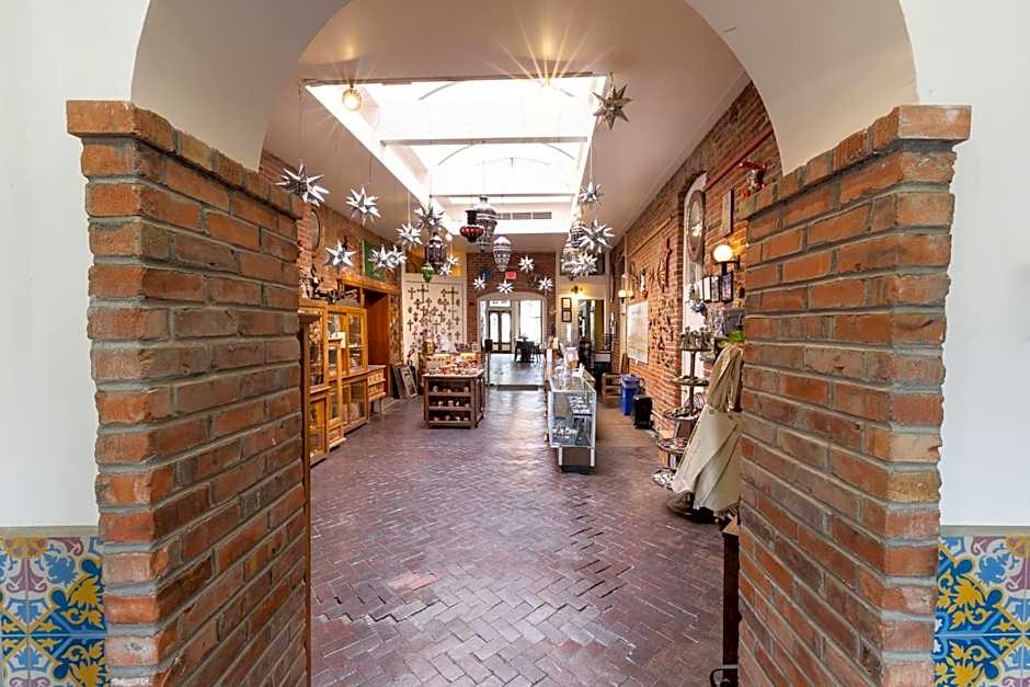 Historic Plaza Hotel