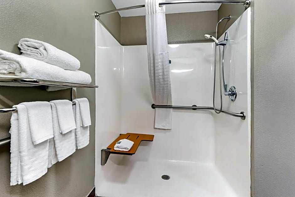 Best Western Airport Inn & Suites