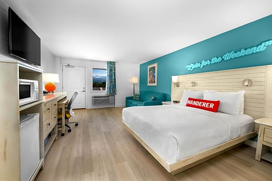Photo 1 of 4 of Deluxe 1 King Bed with Sofabed
