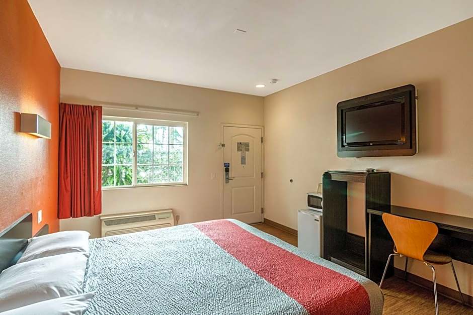 Motel 6 Bell Gardens