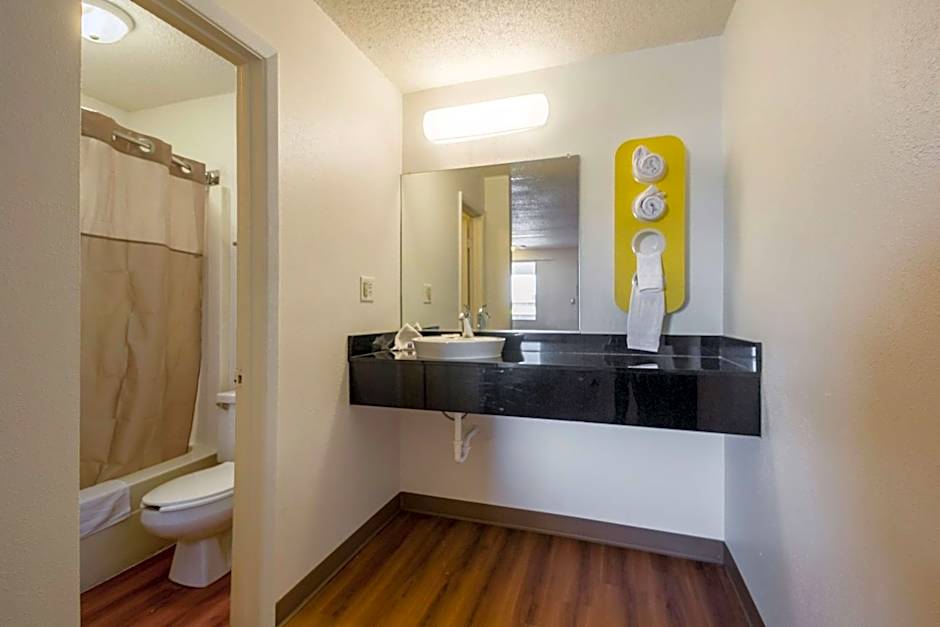 Hotel 465 By Regency