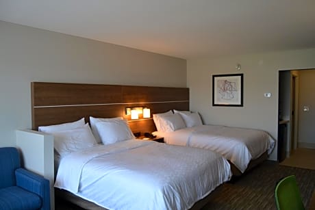 Queen Room with Two Queen Beds - Hearing Accessible/Non-Smoking