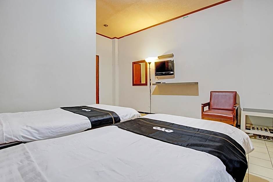 Super OYO Capital O 93240 Candra Dewi Hotel