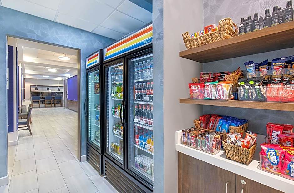 Holiday Inn Express & Suites - Cleveland Northwest By IHG