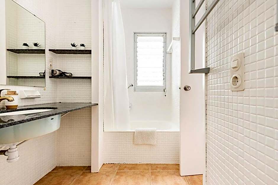 AldeaMia, Forest, mountain view, beach at 8 min